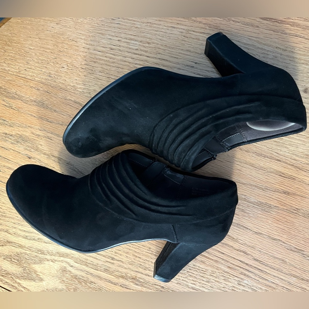 AEROSOLES Black Suede Ruched Ankle Booties